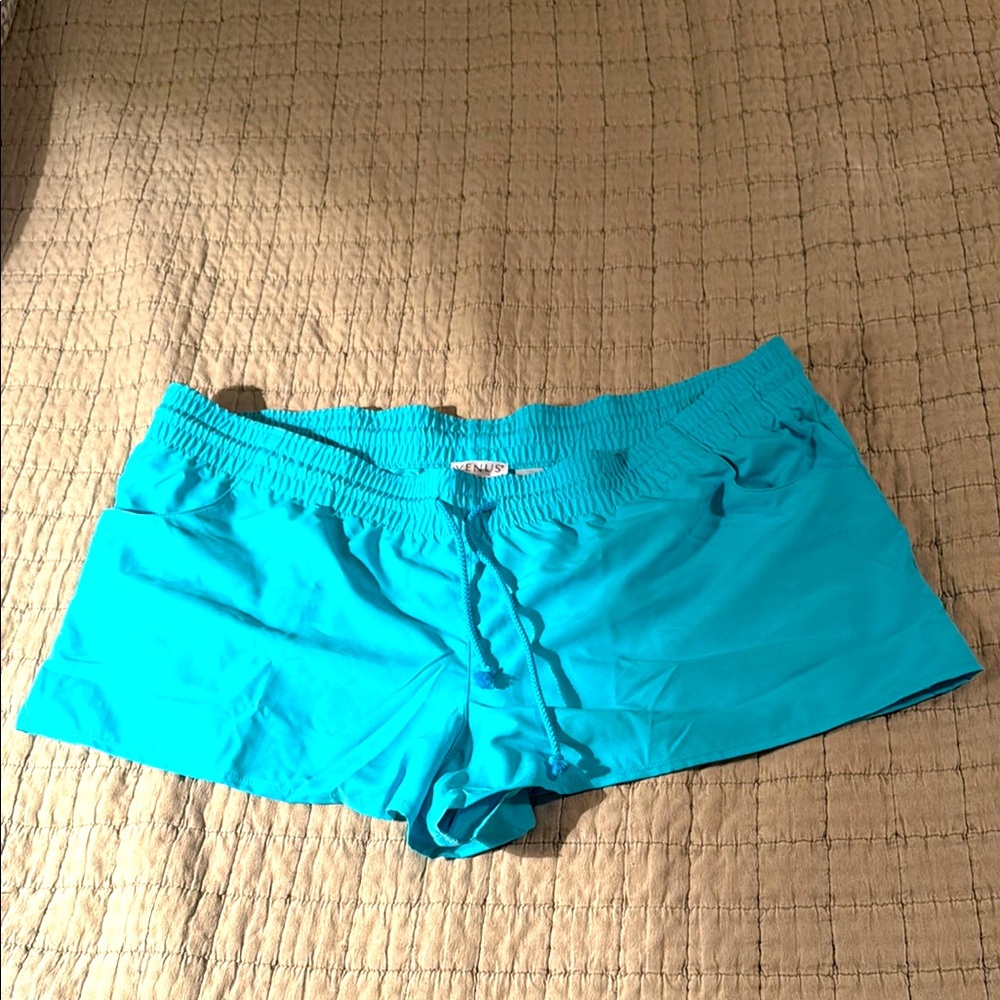 Like new VENUS board shorts